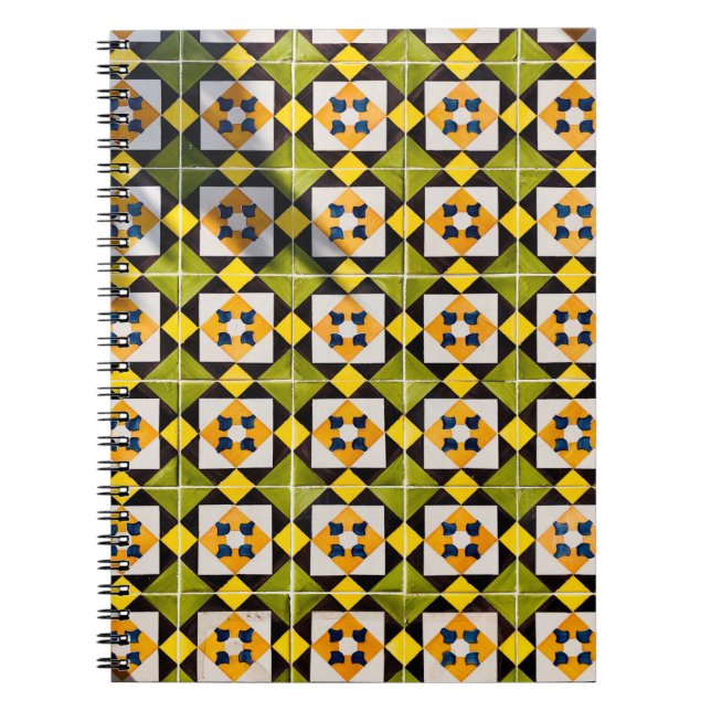 Cuaderno Prendas verdes y naranjas (Frente)