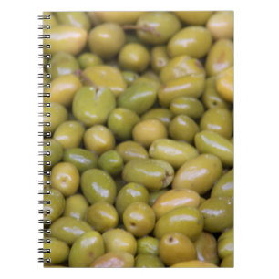 Cuaderno Primer plano de aceitunas verdes