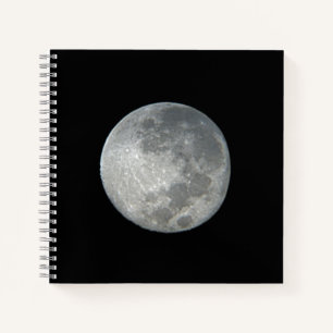 Cuaderno Primer plano de luna llena en el cielo nocturno. F