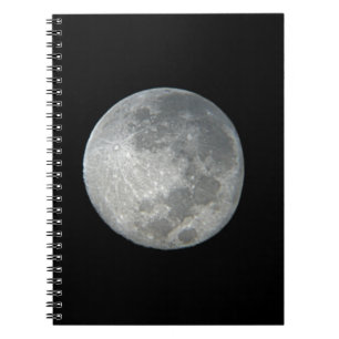 Cuaderno Primer plano de luna llena en el cielo nocturno. F