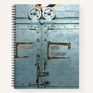 Cuaderno Proceder con cautela puerta industrial gris azul
