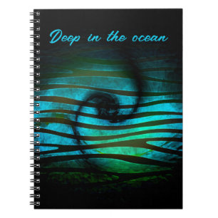 Cuaderno profundo en el océano