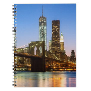 Cuaderno Puente de Manhattan y de Brooklyn en la oscuridad