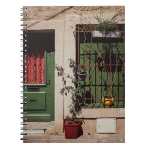 CUADERNO PUERTA DE MADERA VERDE CON PLANTA VERDE