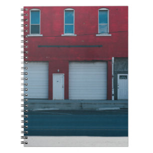 CUADERNO PUERTAS DE GARAJE BLANCO CERRADAS DURANTE EL DÍA