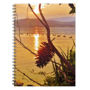 Cuaderno Puesta de sol en el lago Pinecone