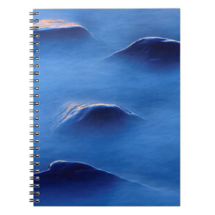 Cuaderno Puesta de sol sobre rocas que sobresalen a través