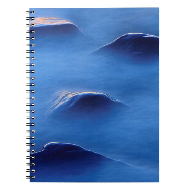 Cuaderno Puesta de sol sobre rocas que sobresalen a través  (Frente)