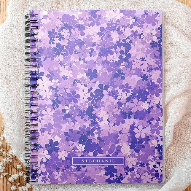 Cuaderno Purple Floral Elegante Patrón de Flor Violeta (Add a touch of blooming charm to your daily journaling with this purple floral personalized notebook)