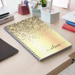 Cuaderno Purpurina de oro Monograma Metalizado Nombre de Gl<br><div class="desc">Purpurina De Espuma Metálica De Relieve metalizado De Faux De Oro Cepilló El Planner De Portátil De Monograma Metalizado. Esto hace que el dulce perfecto cumpleaños 16, boda, ducha de novia, aniversario, ducha de bebé o fiesta de soltera sea regalo para alguien que ama el lujo glam y los estilos...</div>