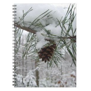 Cuaderno Rama de pino nevada Fotografía de la naturaleza in