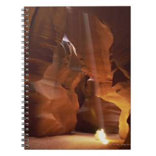 Cuaderno Rayo de sol que golpea el tumbleweed en piso del