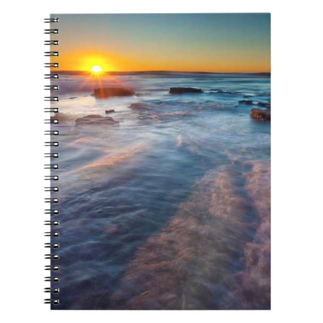 Cuaderno Rayos de sol iluminan el Océano Pacífico (Frente)