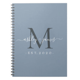 Cuaderno Recién casado Sr. Monogram Nombres Año Dusty Blue