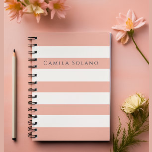 Cuaderno Regalo de rayas rosa coral elegante con nombre per
