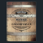 Cuaderno Regalos de los Groomsmen<br><div class="desc">Diseño rústico de barril de whisky con tipografía occidental audaz. Personalice este diseño con su propio texto. Personalizar este diseño seleccionando el enlace "personalizar adicional" si lo desea.</div>