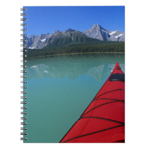 Cuaderno Remo en kayak en el lago Waterfowl bajo el pico Ho