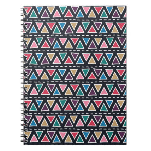 Cuaderno Resumen de un patrón tribal sin fisuras dibujado a