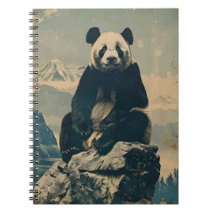 Cuaderno Retrato de Panda: Serenidad de época en las rocas