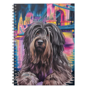 Cuaderno Retrato de perro desgreñado en el paisaje urbano n