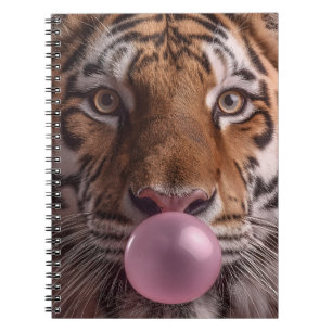 Cuaderno Retrato de Tigre de Bengala Soplando Chicle Rosa