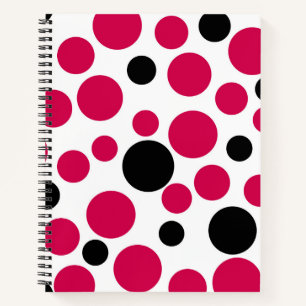 Cuaderno retro de arvejas negras rojas sobre fondo blanco