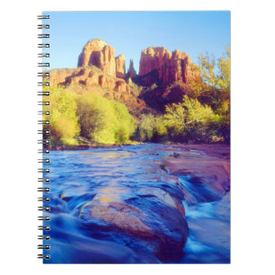 Cuaderno Roca de la Catedral reflejada en Oak Creek, Arizon