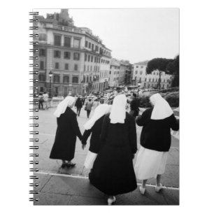 Cuaderno Roma Italia, ¡Patrulla de monjas! (NR)