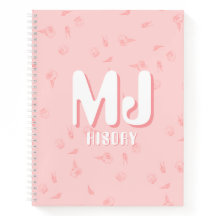 Cuaderno rosa con iniciales