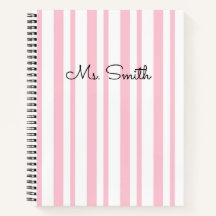 Cuaderno rosa con patrón de rayas pastel precioso