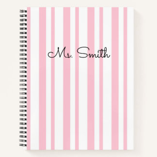 Cuaderno rosa con patrón de rayas pastel precioso