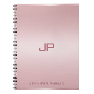 Cuaderno Rosa de plantilla de monograma dorado clásico pers