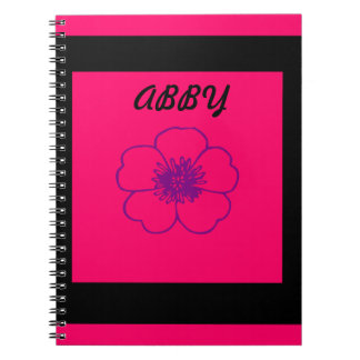 cuaderno rosado y negro de la foto