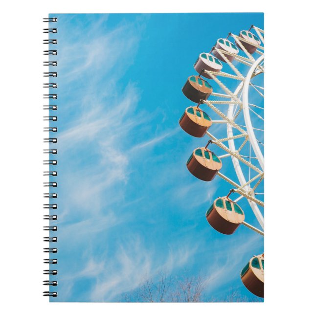 Cuaderno Rueda de la Ferris blanca bajo cielo despejado por (Frente)