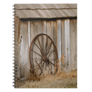 Cuaderno Rustic Americana Wagon Wheel on Old Shed