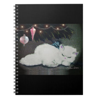 Cuaderno Salve el gatito durmiendo bajo el árbol.