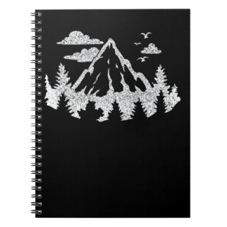 Cuaderno senderismo en la montaña naturaleza montañismo