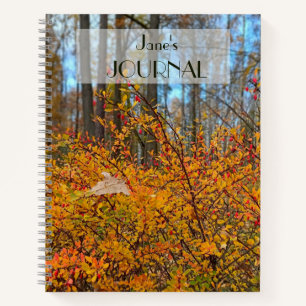 Cuaderno Sendero por el bosque otoñal vibrante: hojas dorad