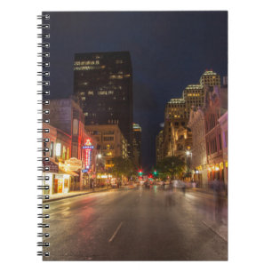 Cuaderno Sexta Calle En Dusk, En El Centro De Austin, Texas