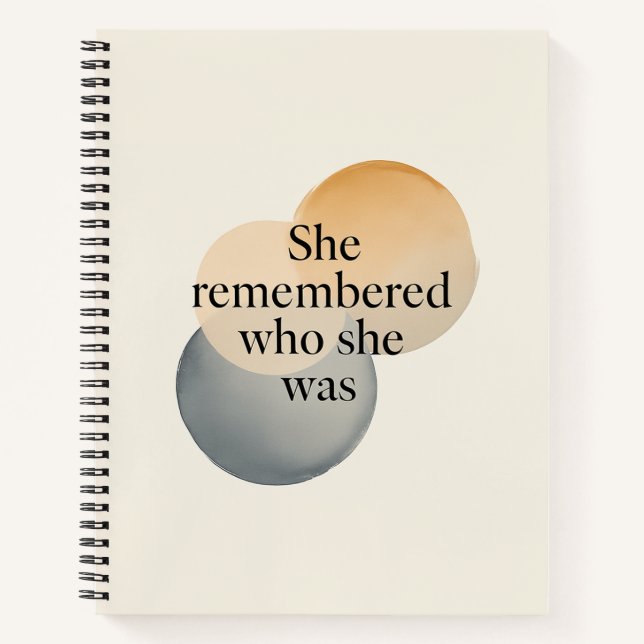Cuaderno She Remembered Who She Was Spiral Notebook – Moder (Anverso)