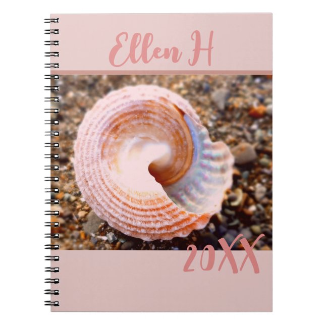 Cuaderno Shell rosa en el diario del año de la playa (Frente)