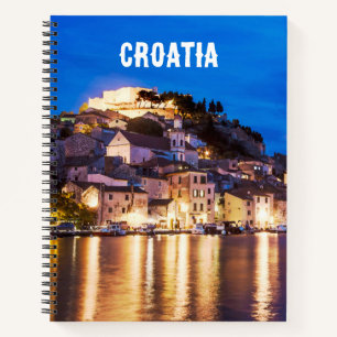 Cuaderno Sibenik, ciudad croata, en un bloc de notas noctur