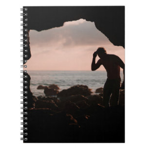 Cuaderno Silhouette del hombre en la cueva