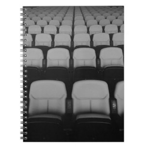 CUADERNO SILLAS DE TEATRO BLANCAS Y NEGRAS VACANTES SIN PEO
