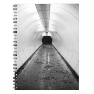 Cuaderno Singapur. Un túnel peatonal iluminado en