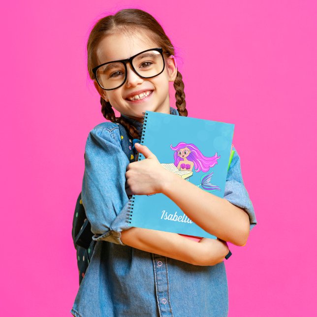 Cuaderno Sirena parkingüe con nombre de anteojos leído (Watch your child's imagination swim with our Mermaid Notebook. )