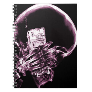 Cuaderno Skeleton de visión de rayos X rosados en teléfono 