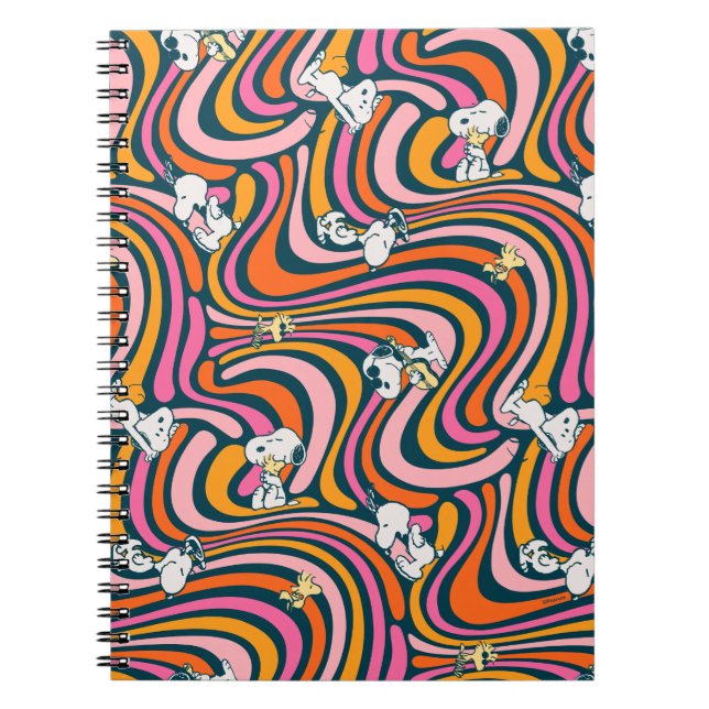 Cuaderno Snoopy & Woodstock Groovy Vibes Patrón púrpura (Frente)