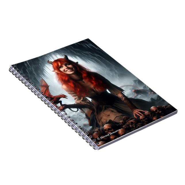 Cuaderno Spiral notebook: smiling demoness (Lado Derecho)