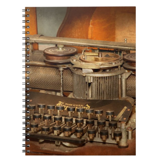 Cuaderno Steampunk - La historia de escribir a máquina (Frente)